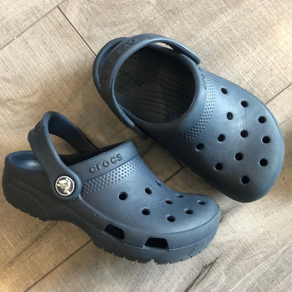 boys navy crocs